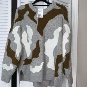 NWT H&M camo sweater